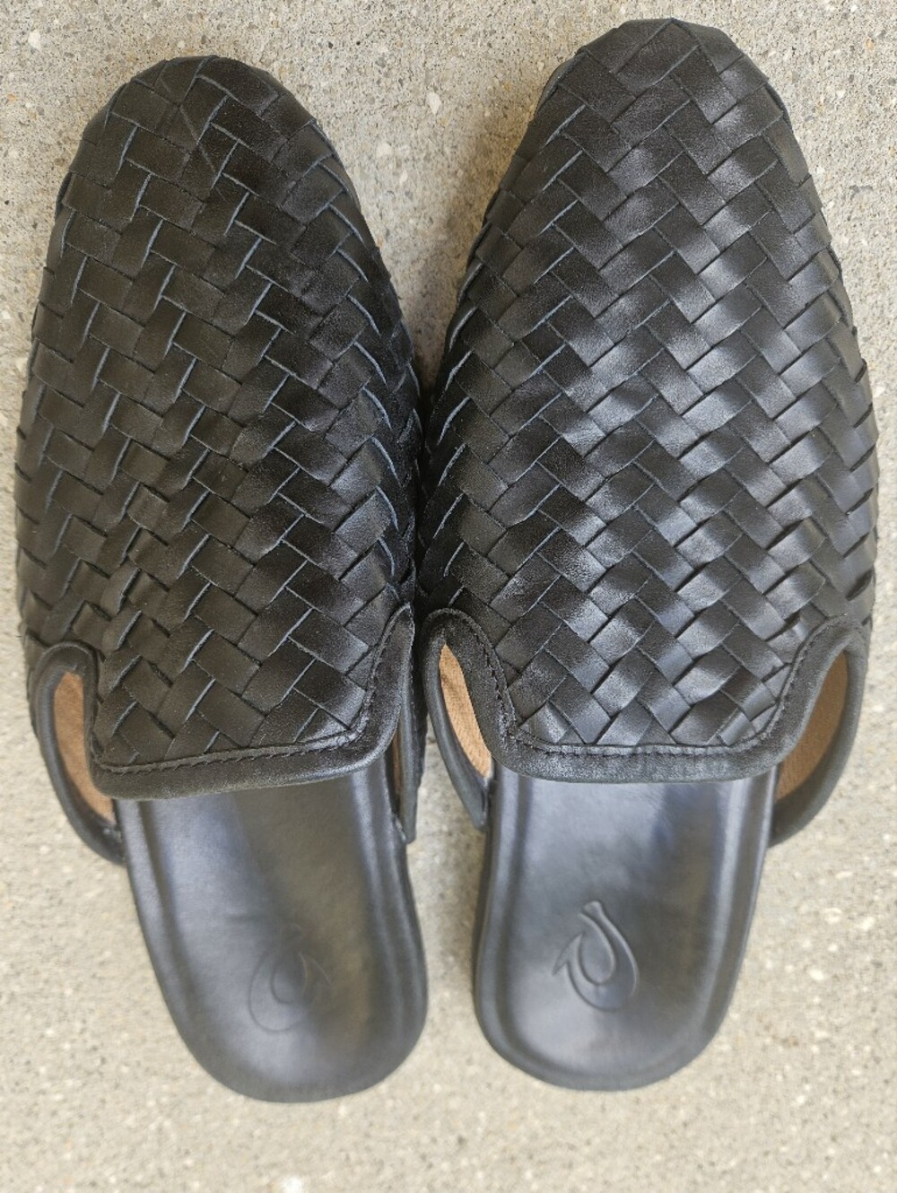 NWOT! Olukai Polynesian Mi'i Onyx Black Slip On Women Woven Soft Leather Mules - Picture 2 of 4